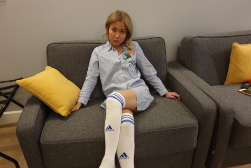 少妇李小玉家中寂寞自慰 邻居破门而入 激情大战