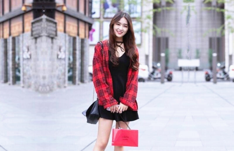 约 炮白白嫩嫩身材不错小家碧玉型的妹纸